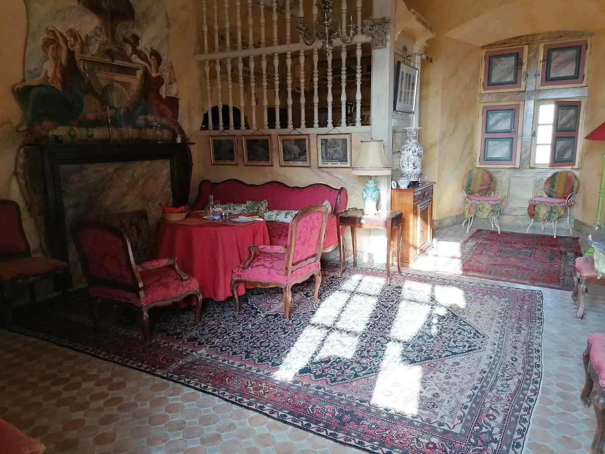 Chateau De Mauriac Senouillac 4*,